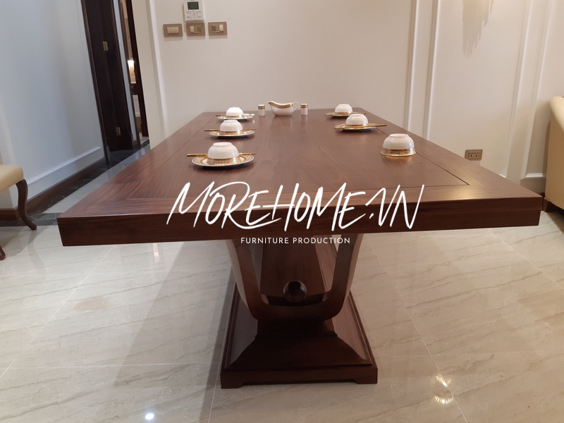 Việc thi công một bàn ăn gỗ tự nhiên hình chữ nhật chân trụ với thiết kế đơn giản nhưng lại mang lại sự sang trọng cho không gian phòng ăn sẽ giúp nâng cao thẩm mỹ của nó.